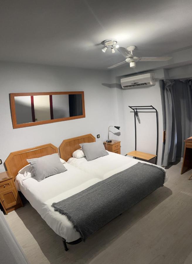 Twin Room,1331051585:JPEG