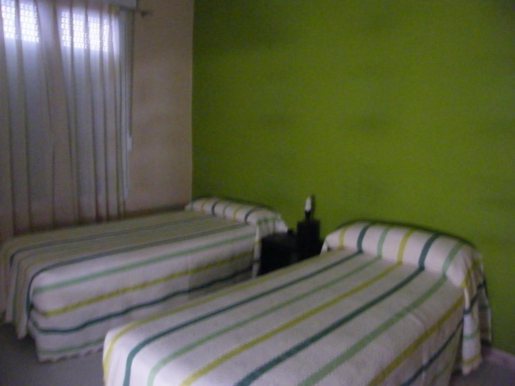 Chambre Double ou Lits Jumeaux avec Salle de Bains Commune